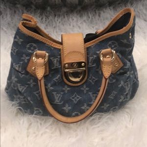 Authentic Louis Vuitton denim Pleaty